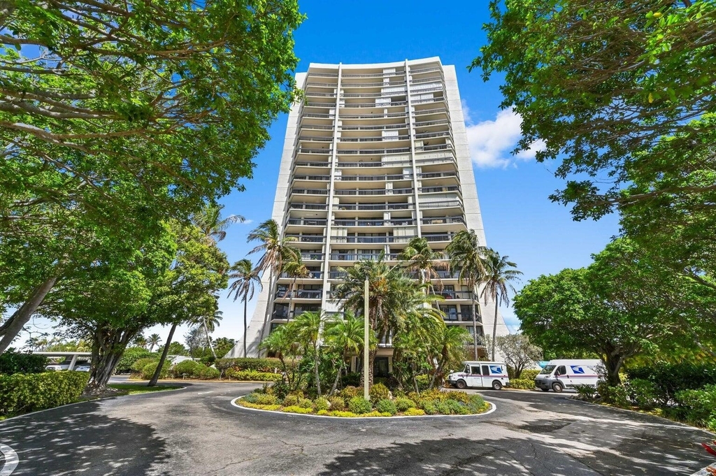 2400 Presidential Way - Photo 33