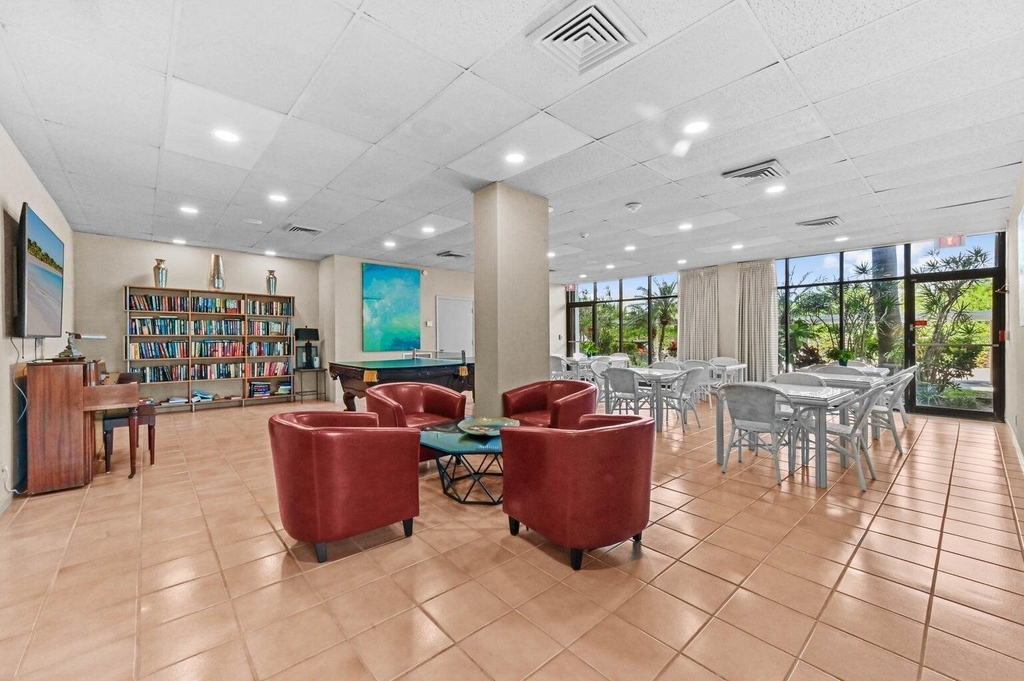 2400 Presidential Way - Photo 38