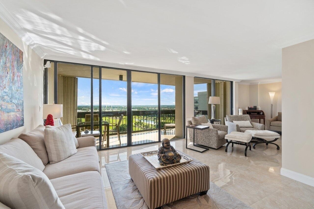 2400 Presidential Way - Photo 1