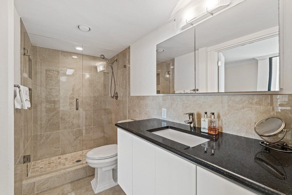 2400 Presidential Way - Photo 17