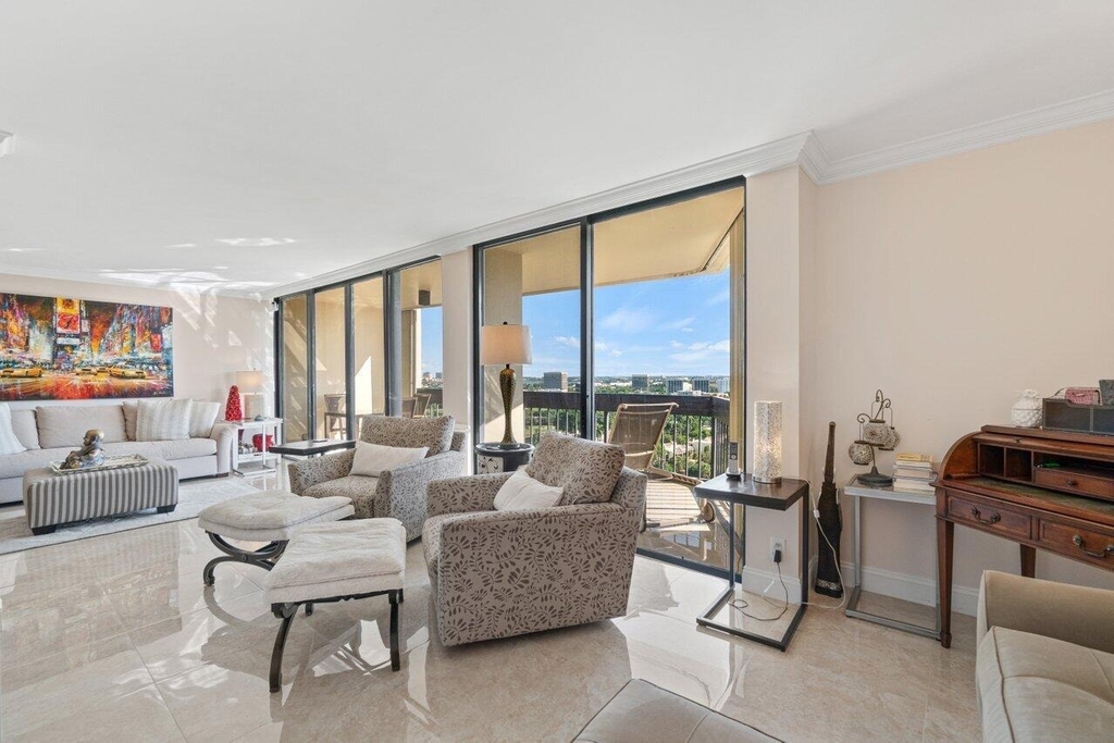 2400 Presidential Way - Photo 5