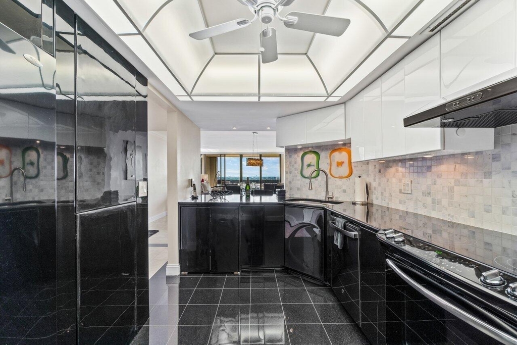 2400 Presidential Way - Photo 9