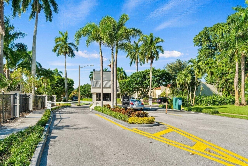 2400 Presidential Way - Photo 41