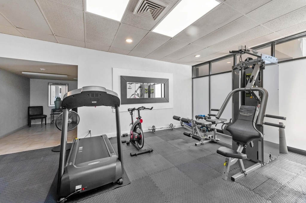 2400 Presidential Way - Photo 32