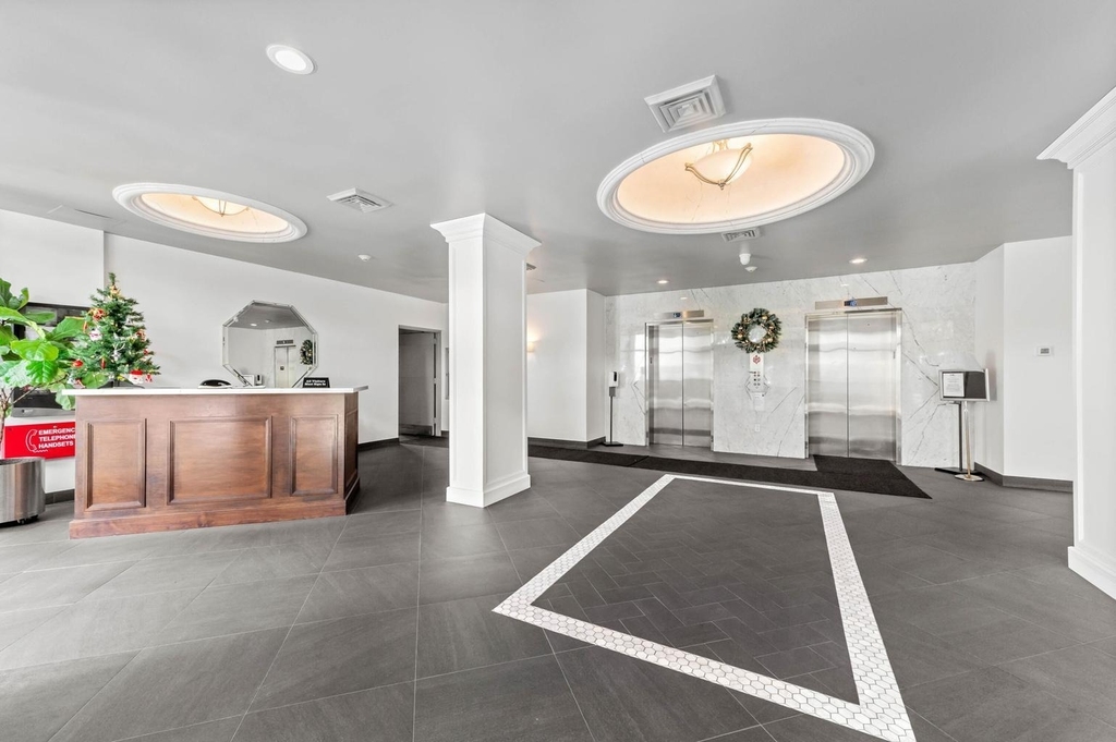 2400 Presidential Way - Photo 24