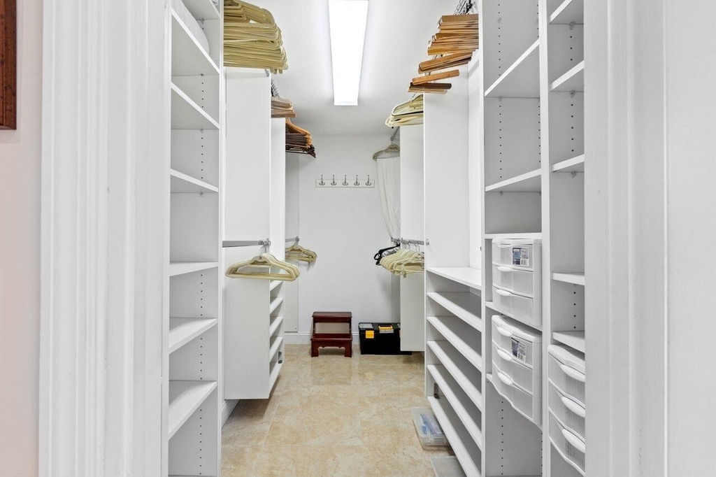 2400 Presidential Way - Photo 20