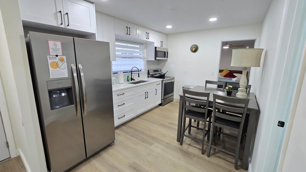 1236 Ne 12th Avenue - Photo 2