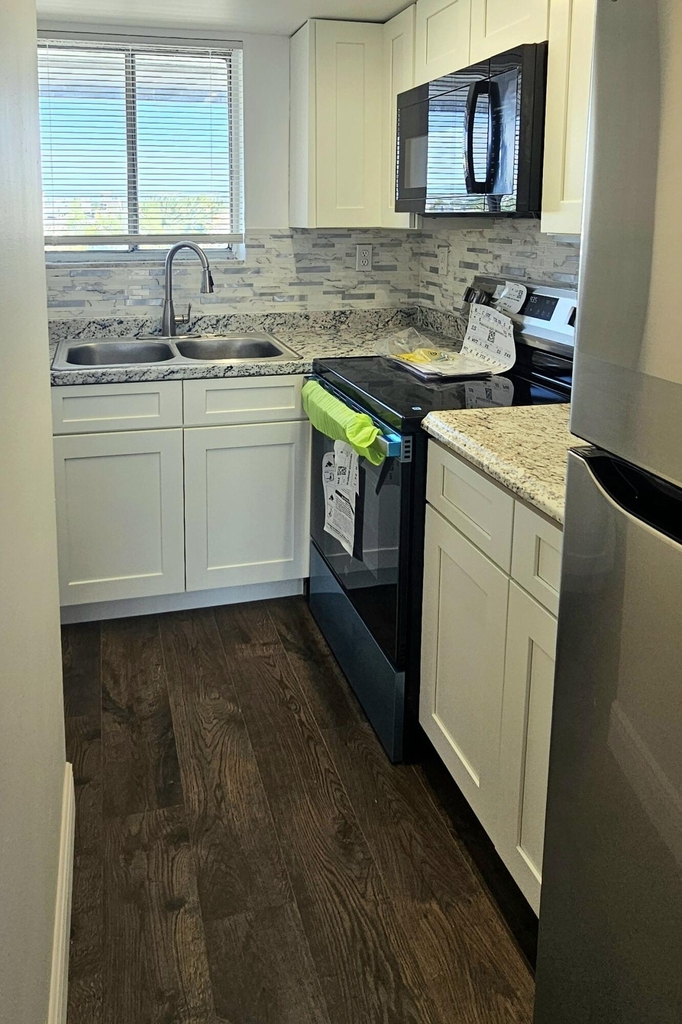 1501 Crescent Circle - Photo 3