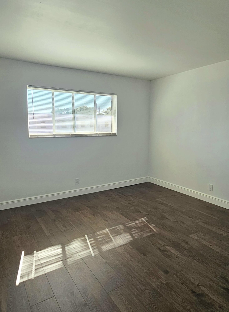 1501 Crescent Circle - Photo 7