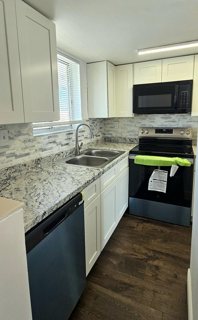 1501 Crescent Circle - Photo 4
