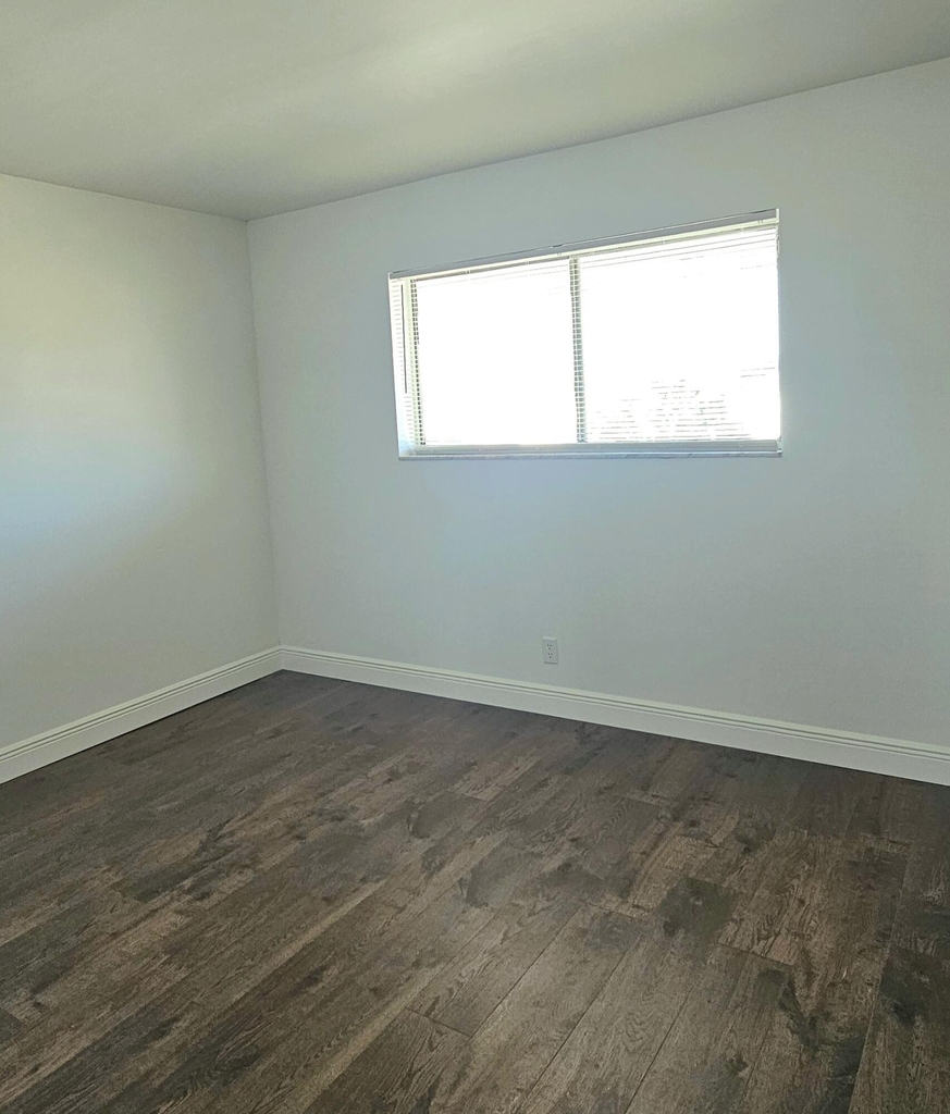 1501 Crescent Circle - Photo 6