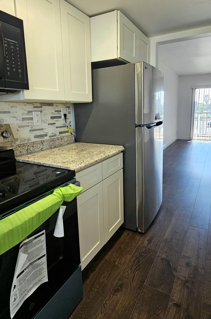 1501 Crescent Circle - Photo 5