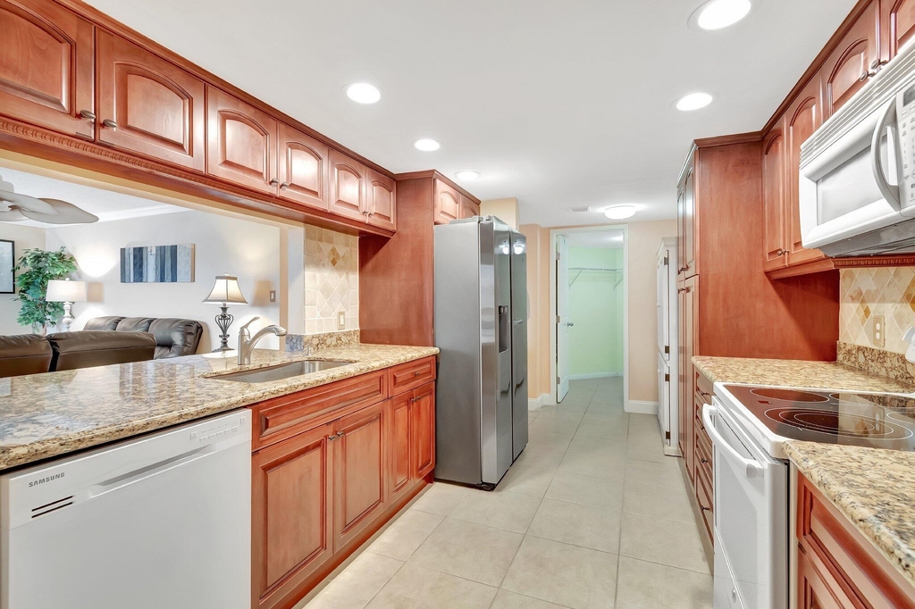 1915 Lavers Circle - Photo 13