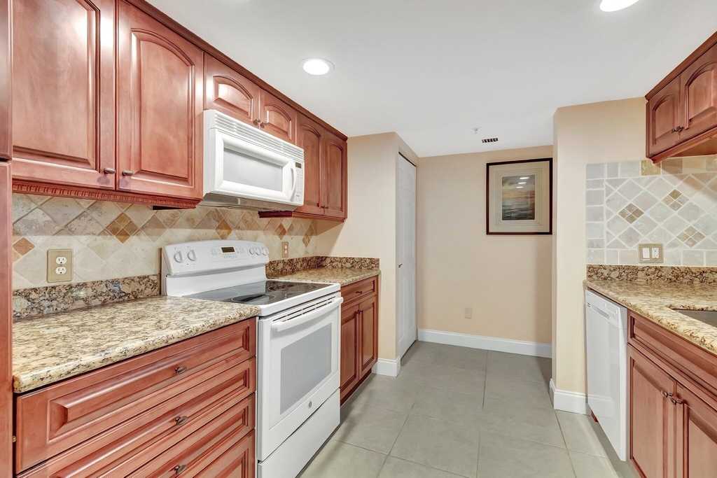 1915 Lavers Circle - Photo 15