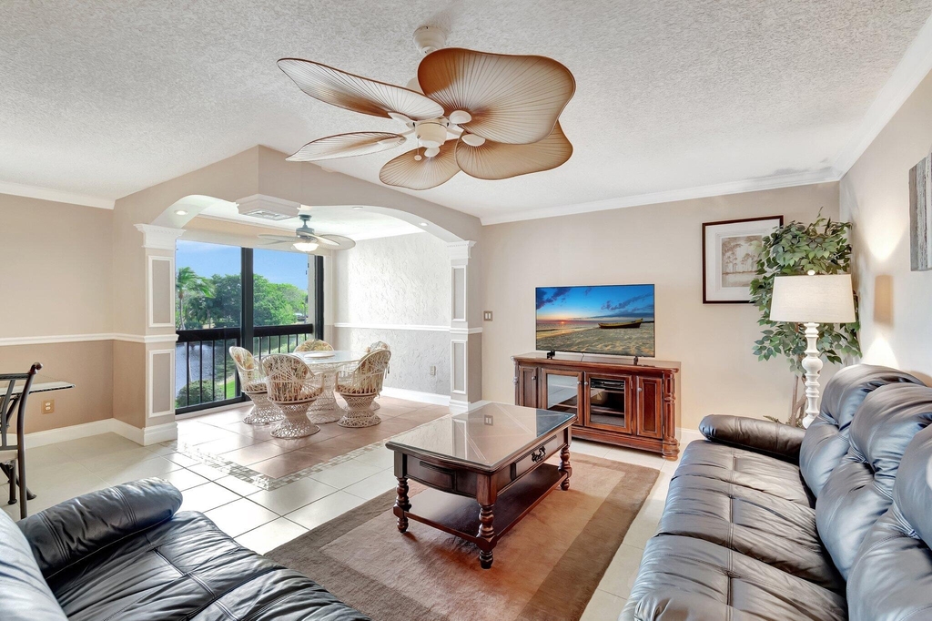 1915 Lavers Circle - Photo 4