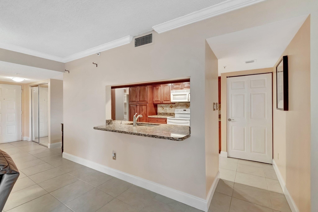 1915 Lavers Circle - Photo 11