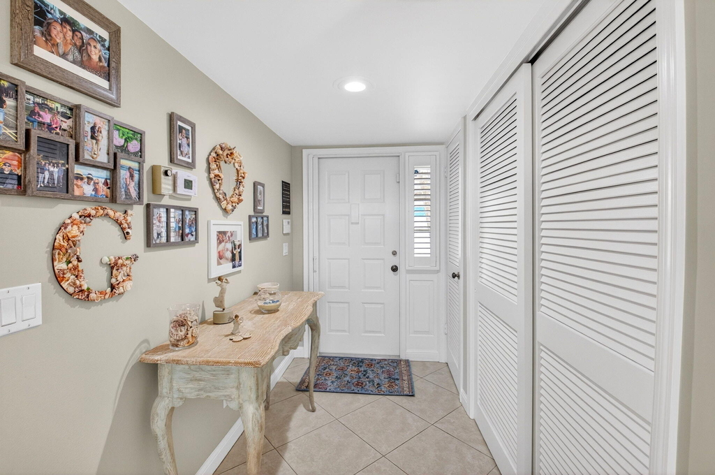 75 Venetian Drive - Photo 2