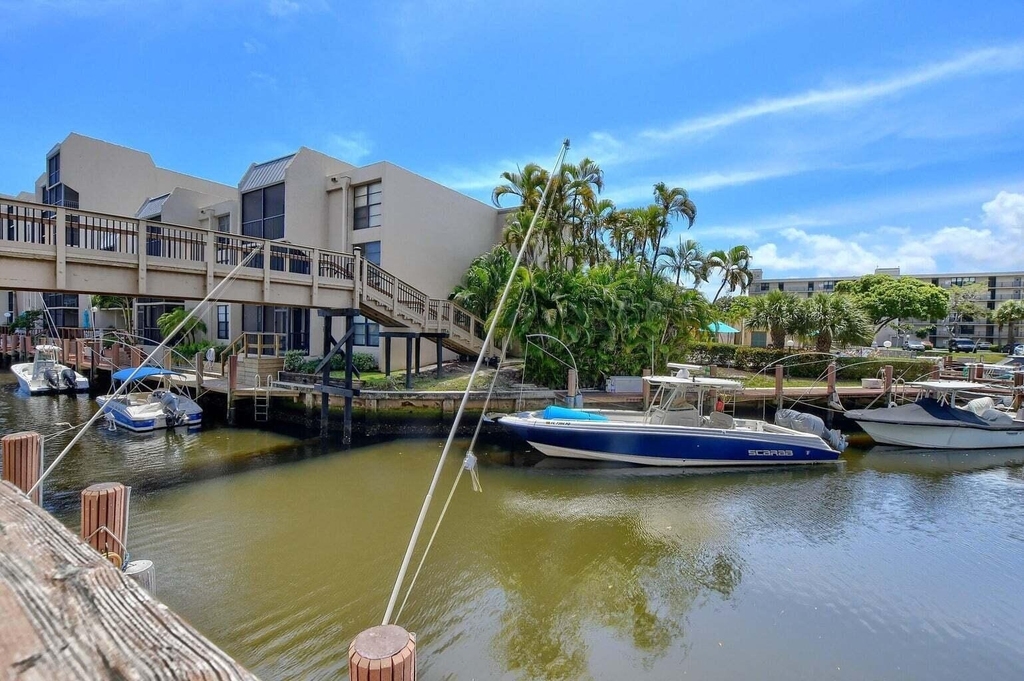3 Royal Palm Way - Photo 0