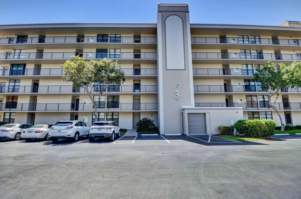 3 Royal Palm Way - Photo 2