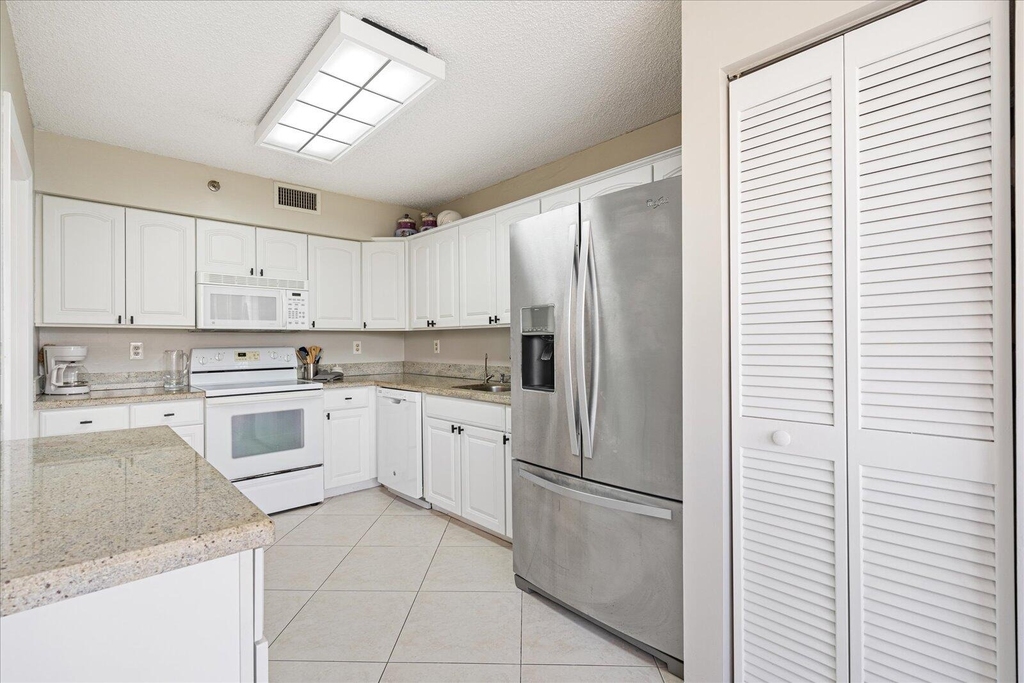 7564 Regency Lake Drive - Photo 12