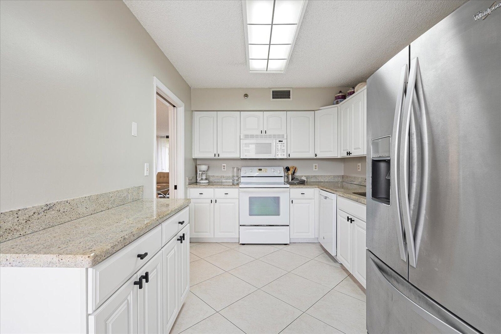 7564 Regency Lake Drive - Photo 11