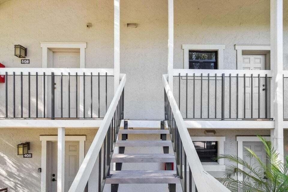11863 Wimbledon Circle - Photo 0