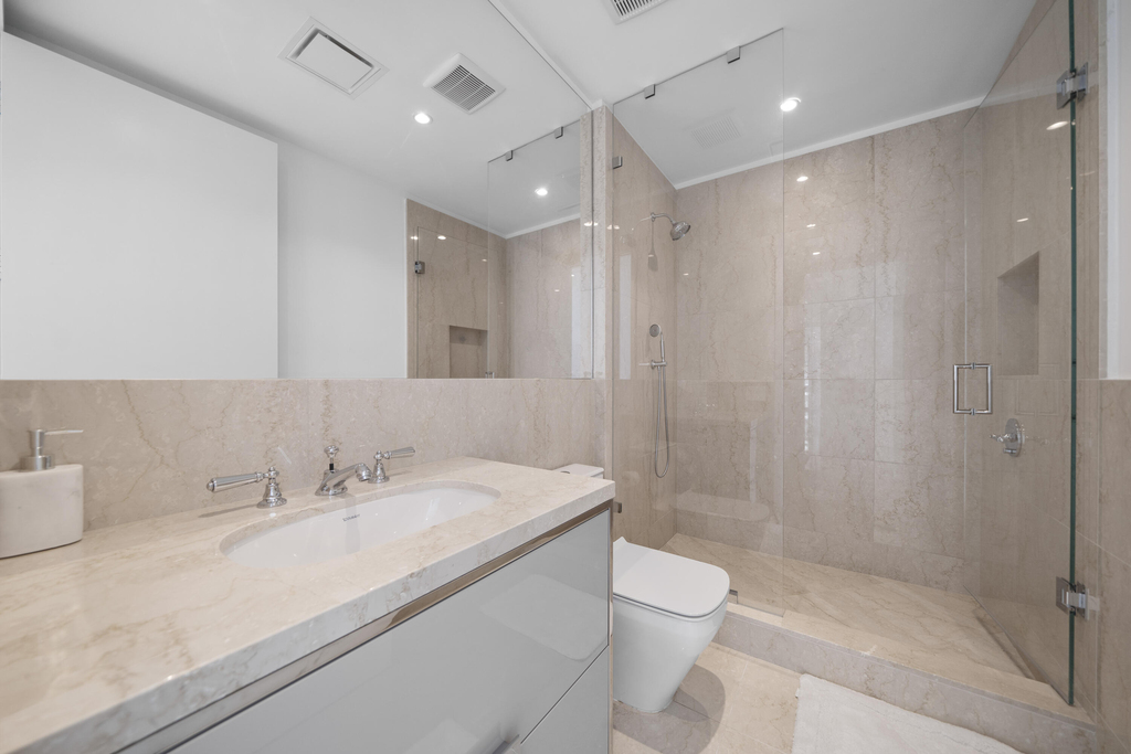 15701 Collins Avenue - Photo 30