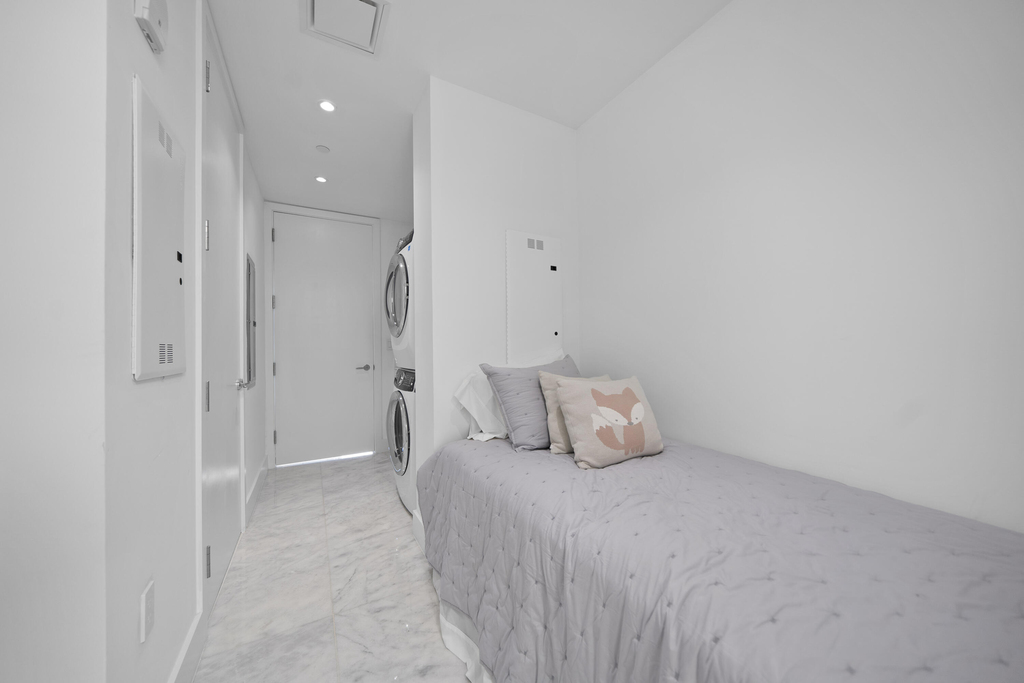 15701 Collins Avenue - Photo 32