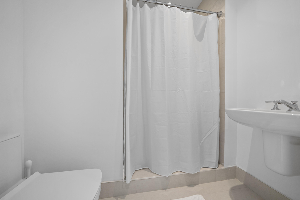 15701 Collins Avenue - Photo 33