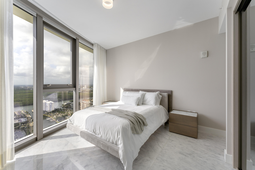 15701 Collins Avenue - Photo 26