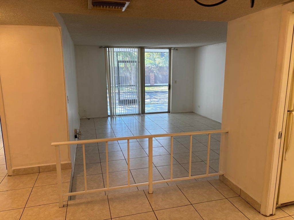 3650 Inverrary Drive - Photo 3