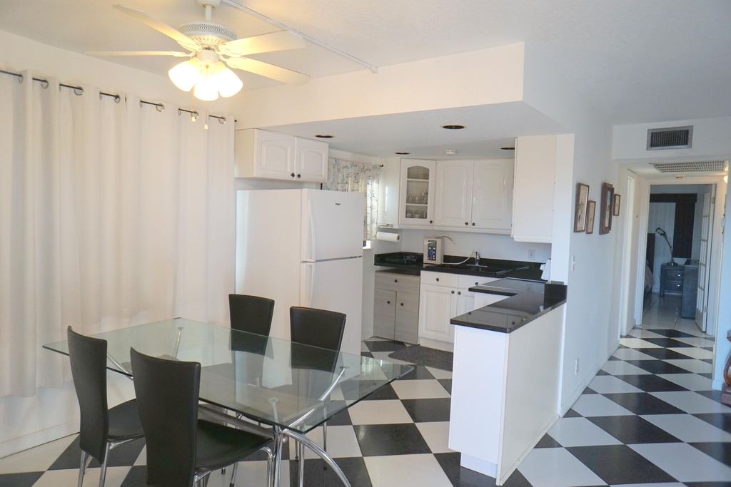 401 Southampton A - Photo 2