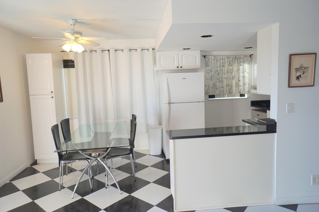 401 Southampton A - Photo 4