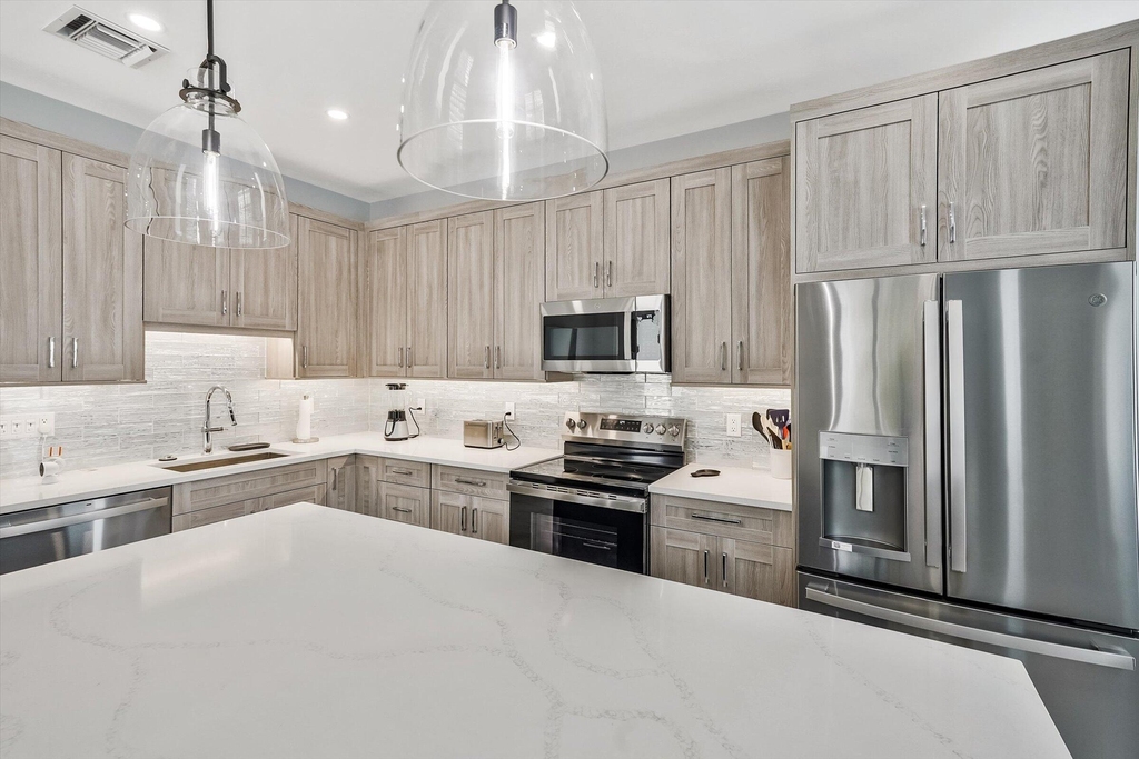 425 Hugh Street - Photo 9
