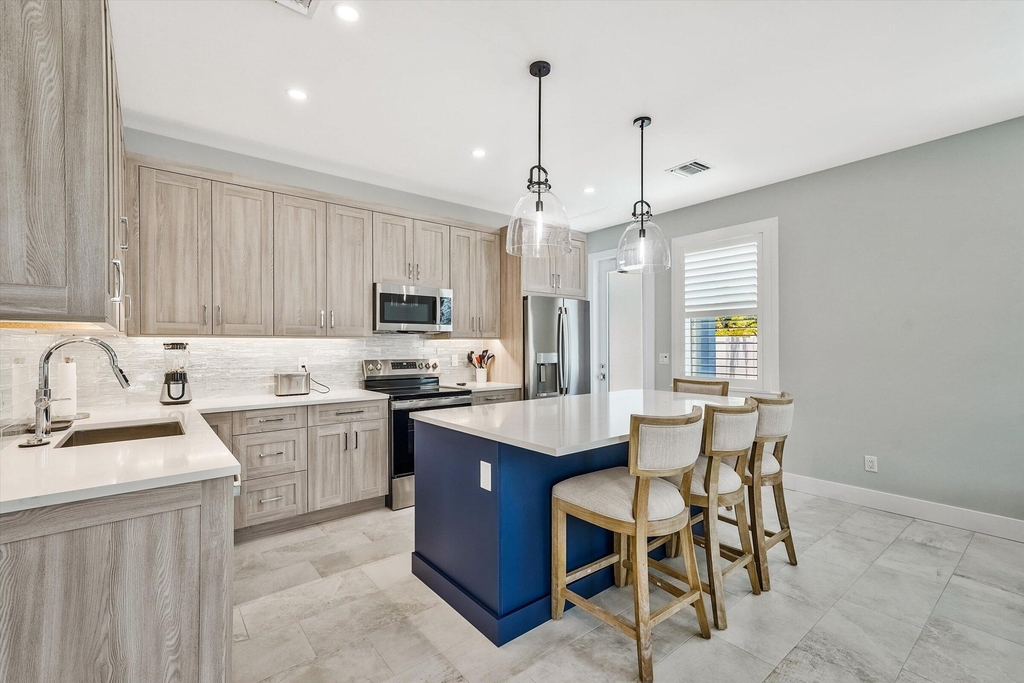 425 Hugh Street - Photo 6