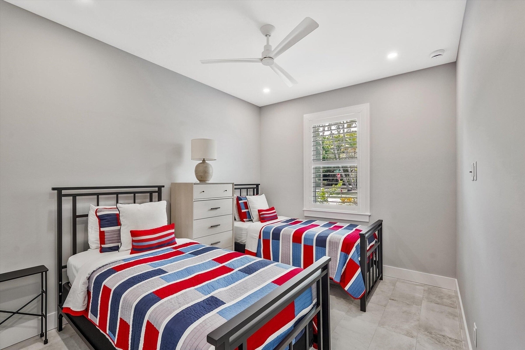 425 Hugh Street - Photo 14