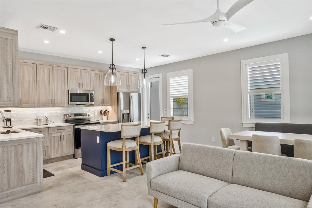 425 Hugh Street - Photo 5