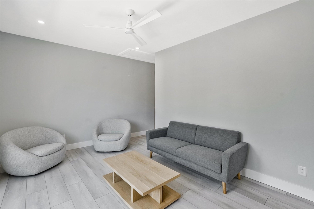 425 Hugh Street - Photo 24