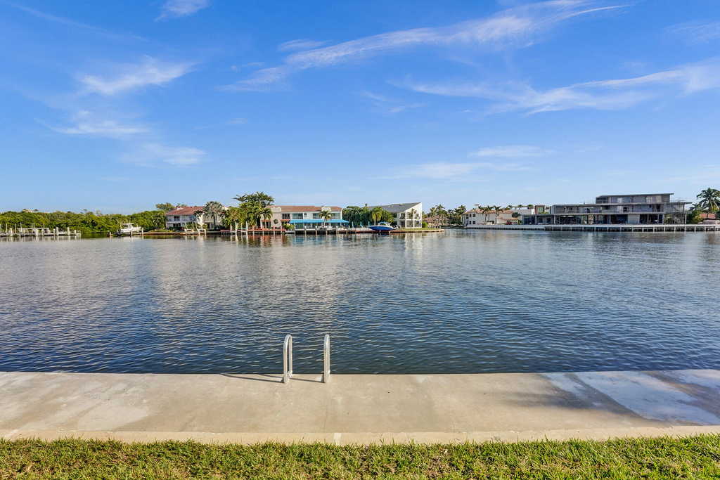 876 Jeffery Street - Photo 37