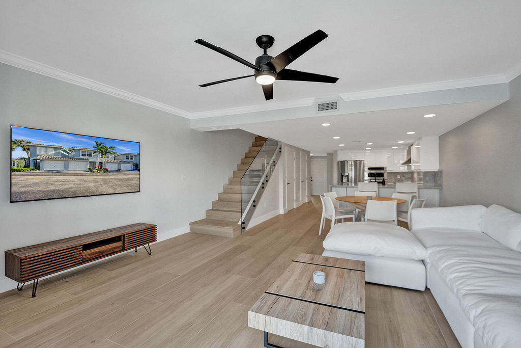 876 Jeffery Street - Photo 9