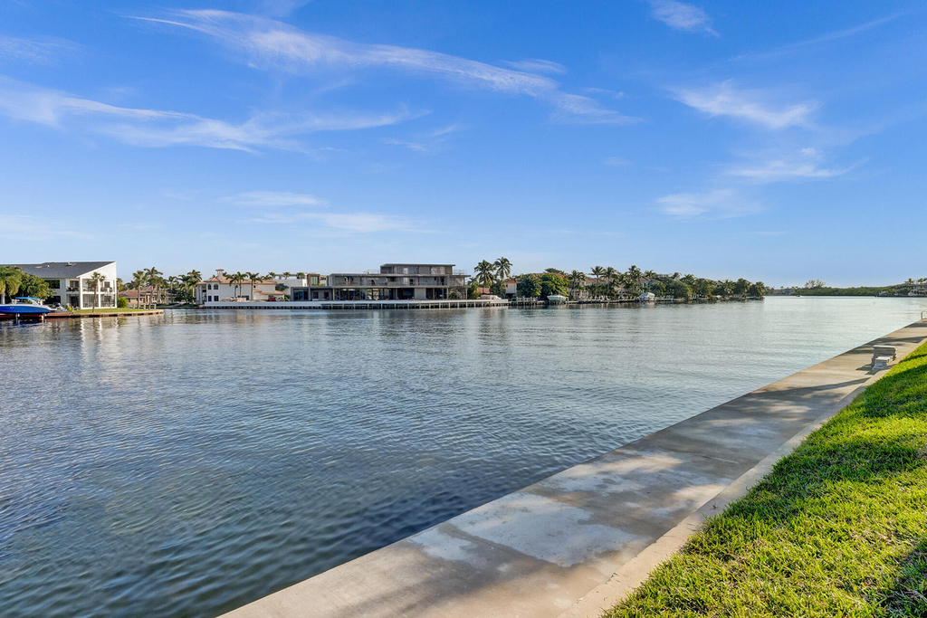 876 Jeffery Street - Photo 39