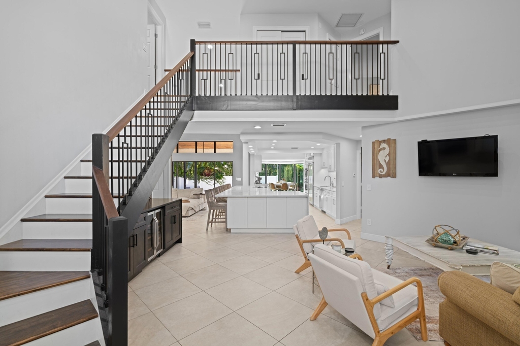 1050 Brooks Lane - Photo 2