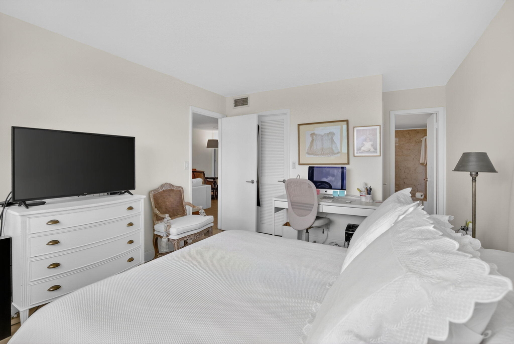 9820 S Hollybrook Lake Drive - Photo 4