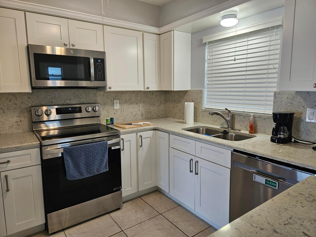 1621 Seaway Drive - Photo 5