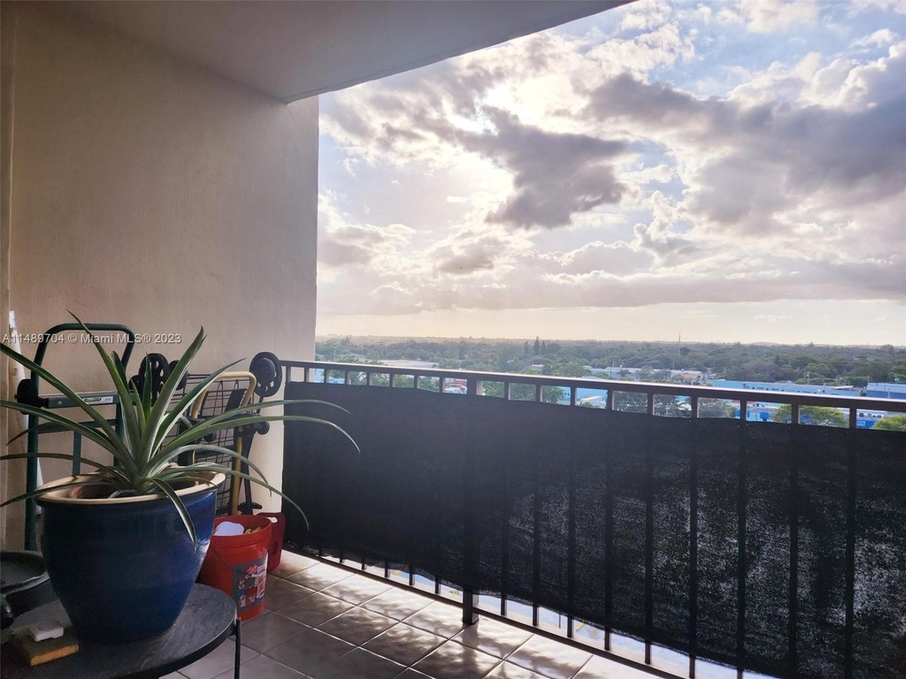 1470 Ne 123rd Street - Photo 5