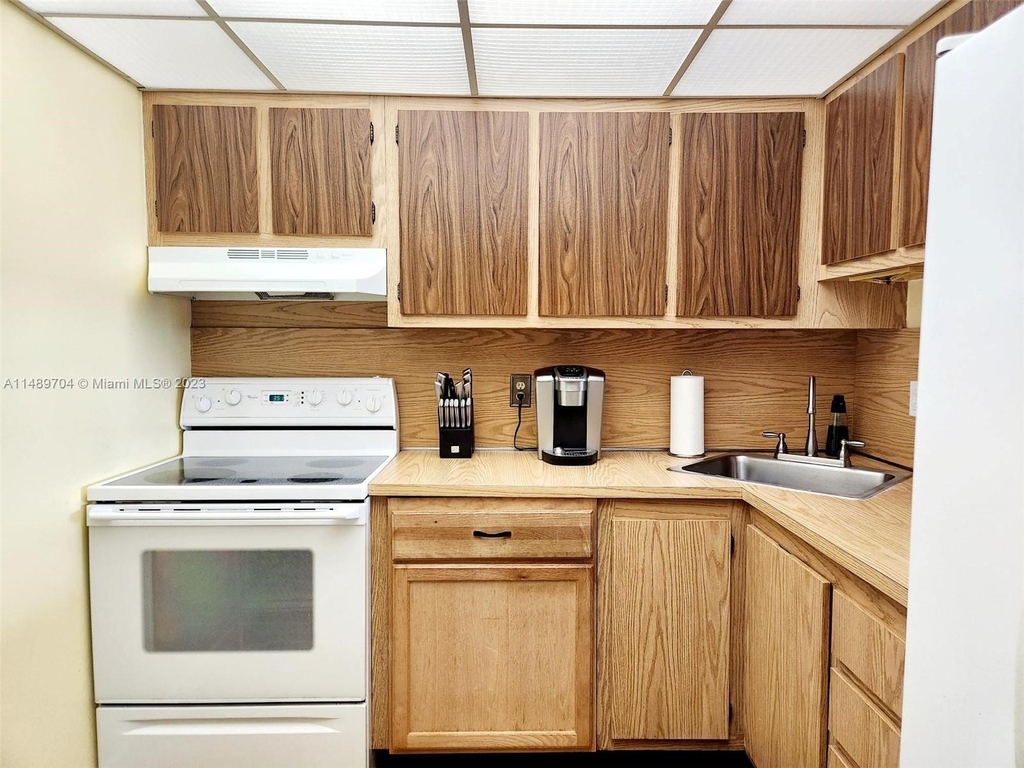 1470 Ne 123rd Street - Photo 2