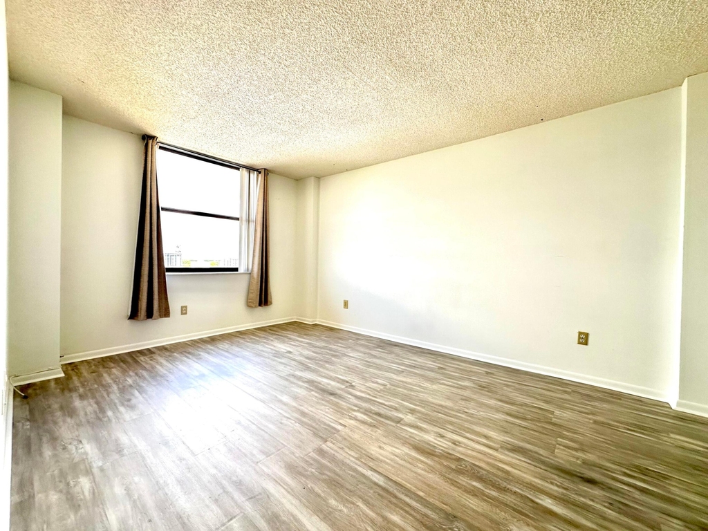 1470 Ne 123rd Street - Photo 10