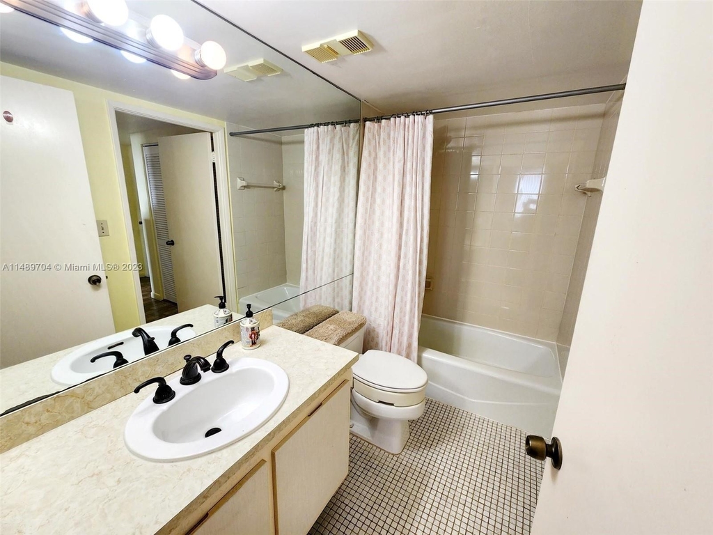 1470 Ne 123rd Street - Photo 15