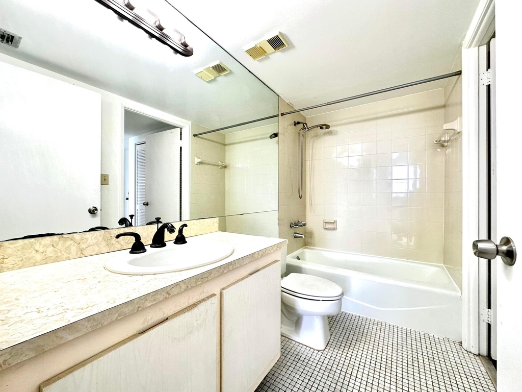 1470 Ne 123rd Street - Photo 4