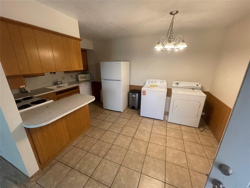 716 N Elm Street - Photo 2